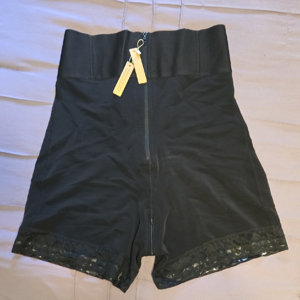 High-Waist Black Shaping Shorts with Lace Hem